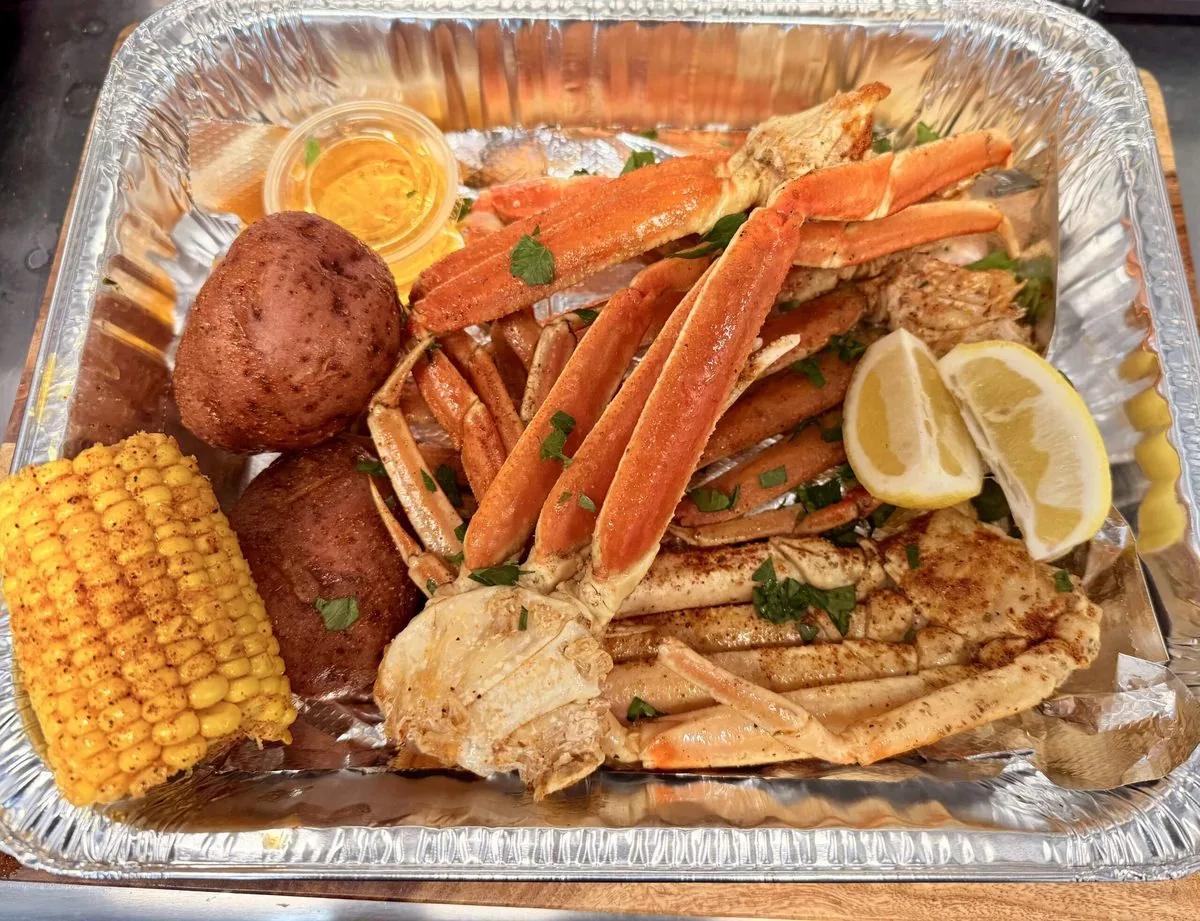 Snow Crab Legs Lemon Herb Boil Tray — Froggy's TX Southern Seafood